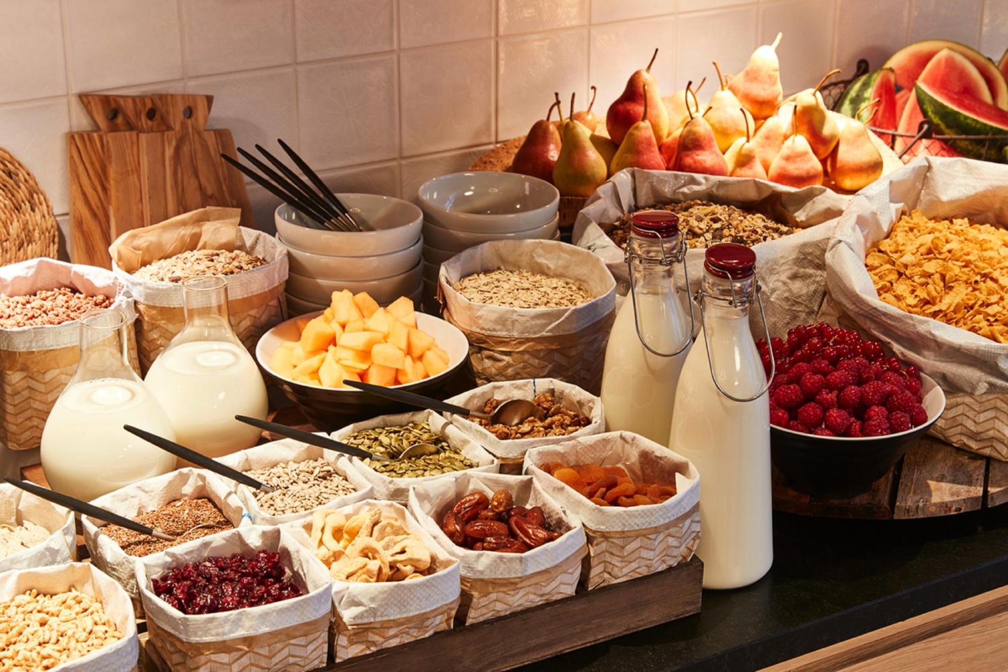 فندق شتايغنبيرغر غراف زيبلين شتوتغارت المظهر الخارجي الصورة A selection of breakfast cereals